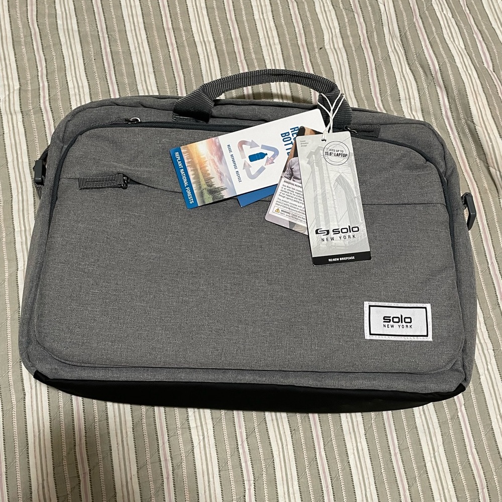 New with tags Solo 15.9” laptop bag